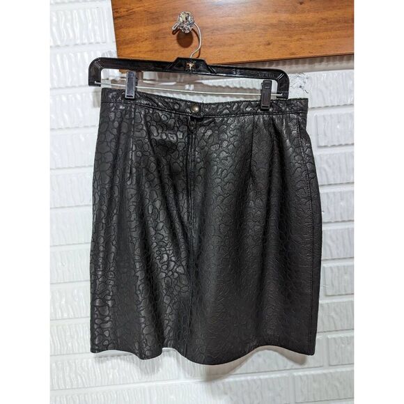 Choses Womens Mini Skirt Leather Zip Back High Waisted Black Size Jr. 7/8 NWT - Picture 2 of 5